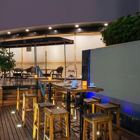 Holiday Inn Downtown Shanghai Exterior photo